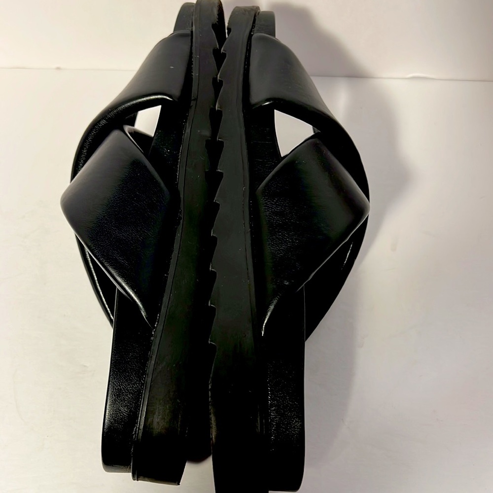Fabletics Black Slides. - Picture 3 of 10